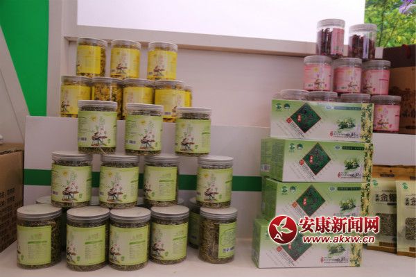 hꎸʳƷ“”ɞ鱊οُ͓“c(din)”        z_meitu_17.jpg